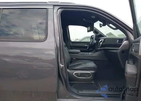 2024 Jeep Wagoneer L Series Iii 4X4 z USA, uszkodzony, nr VIN 1C4SJSDP8RS169001